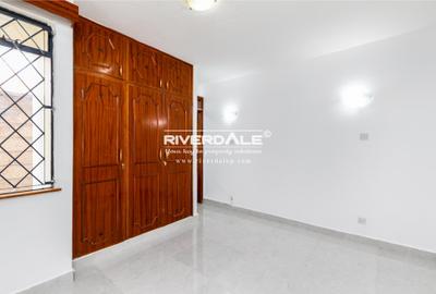 5 Bed Townhouse with En Suite in Lavington - 4