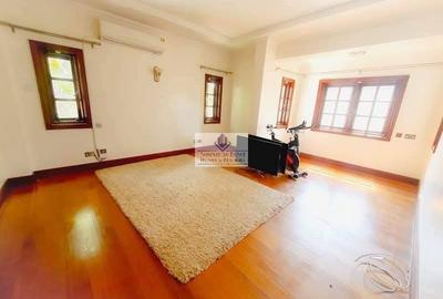 5 Bed House with En Suite in Kyuna