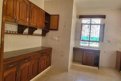 5 Bed House with Staff Quarters in Nyari - 2