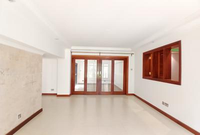 5 Bed Townhouse with En Suite at Lavington - 4