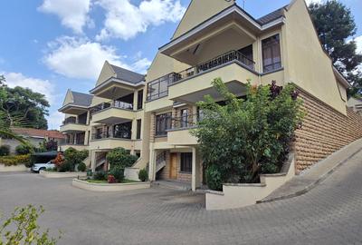 5 Bed Townhouse with En Suite at Lavington Green - 4