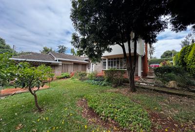 5 Bed House with En Suite in Runda