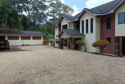 5 Bed House with En Suite at Runda