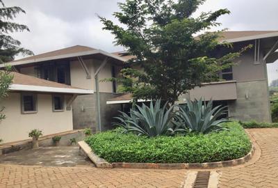 5 Bed Townhouse with En Suite in Kitisuru