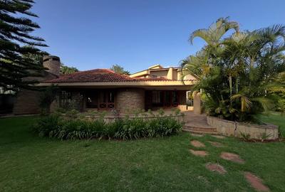 5 Bed House with En Suite in Runda - 2