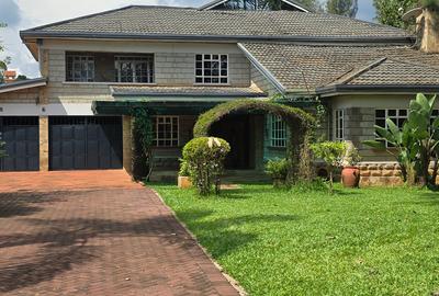 4 Bed House with En Suite at Mimosas Drive - 3