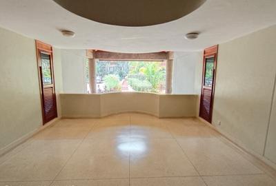 3 Bed Apartment with En Suite at Off Riverside Drive