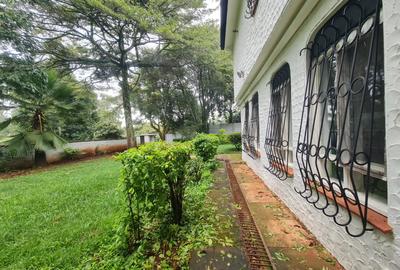 4 Bed House with En Suite at Hillview - 4