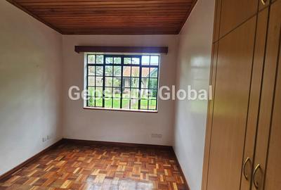 5 Bed House with En Suite in Lavington - 2