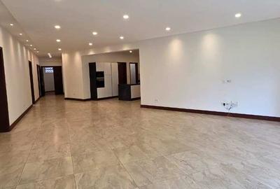4 Bed Apartment with En Suite at City Drive - 4