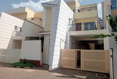 5 Bed House with En Suite at Kyuna