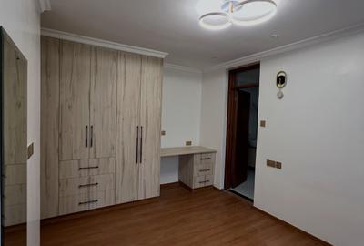7 Bed House with En Suite in Runda - 4
