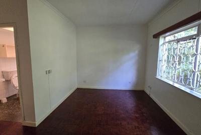 4 Bed House with En Suite in Rosslyn - 3