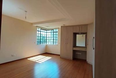 4 Bed Townhouse with En Suite in Kitisuru