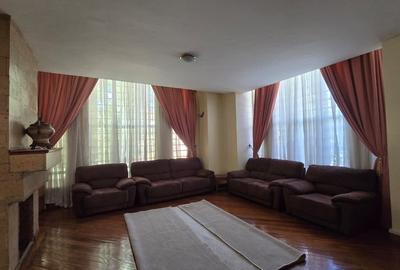 5 Bed House with En Suite in Lavington - 4