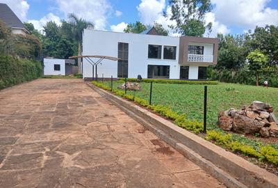 5 Bed House with En Suite in Runda