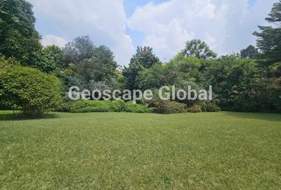 5 Bed House with En Suite in Ridgeways - 2