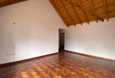 5 Bed Villa with En Suite in Runda