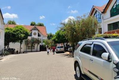 5 Bed Townhouse with En Suite at School Lane - 3