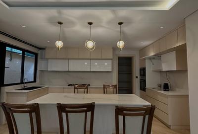 5 Bed Townhouse with En Suite at Convent Drive - 3