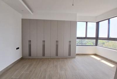 3 Bed Apartment with En Suite at Riverside Drive - 3