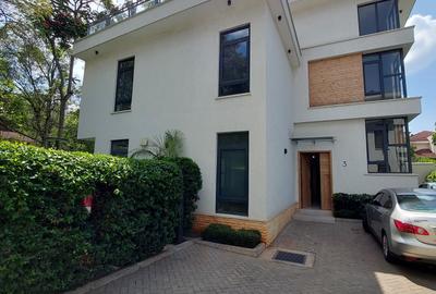 5 Bed House with En Suite at Lavington Green - 2