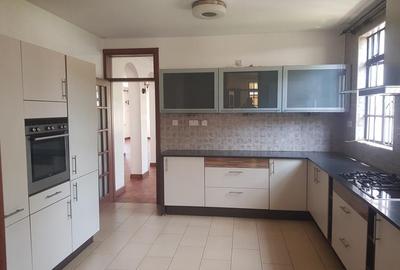 4 Bed Townhouse with En Suite in Lavington