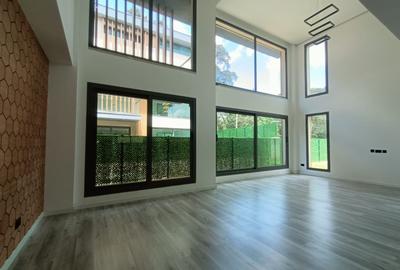 5 Bed Villa with En Suite in Lavington