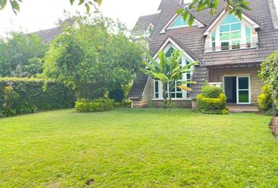 5 Bed House with En Suite in Lavington