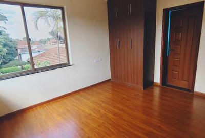 5 Bed Townhouse with En Suite at Chalbi - 4