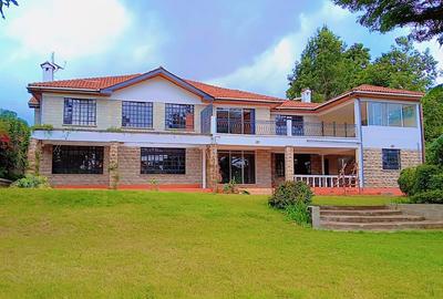 5 Bed House with En Suite in Runda