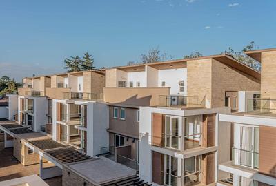 4 Bed Villa with En Suite in Lavington - 4