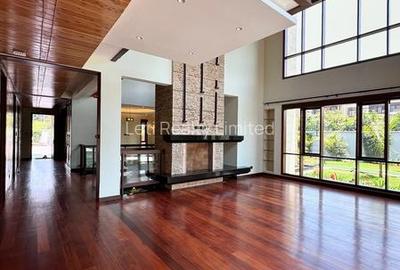 5 Bed House with En Suite in Runda - 2