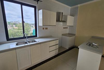 3 Bed Apartment with En Suite in Kilimani