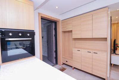 Serviced 3 Bed Apartment with En Suite in Riverside