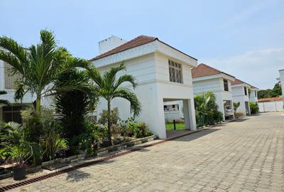 5 Bed Villa with En Suite in Nyali Area