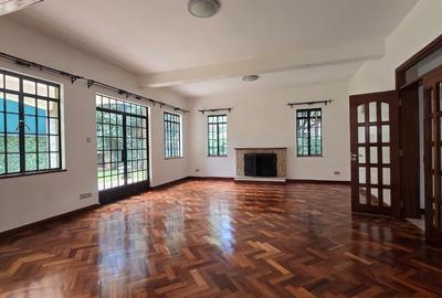 5 Bed House with En Suite in Lavington - 3