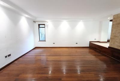 5 Bed House with En Suite in Lavington - 4