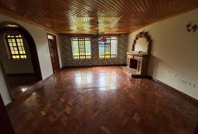 5 Bed House with En Suite in Nyari
