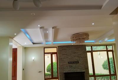 5 Bed Townhouse with En Suite in Lavington - 2