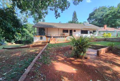 5 Bed Townhouse with En Suite at Thigiri