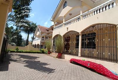 5 Bed House with En Suite in Lavington