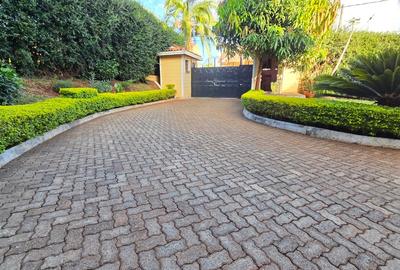 5 Bed House with En Suite in Runda