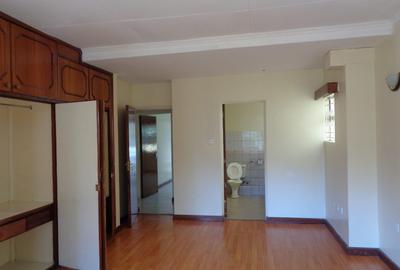 5 Bed Townhouse with En Suite at Lavington