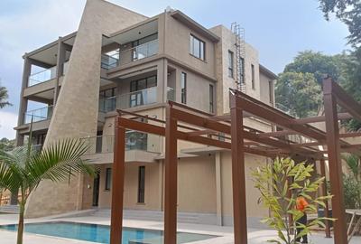 6 Bed House with En Suite in Nyari - 2