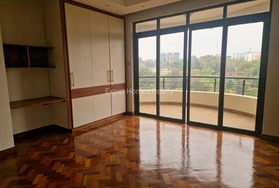 4 Bed Apartment with En Suite in Riverside - 3