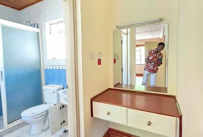 1 Bed Apartment with En Suite in Riverside - 4