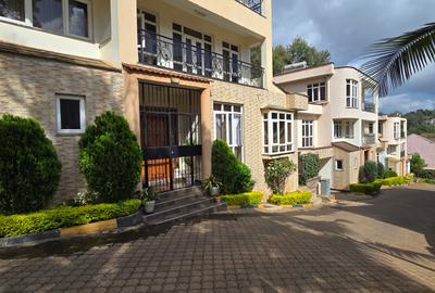 5 Bed Townhouse with En Suite in Lavington
