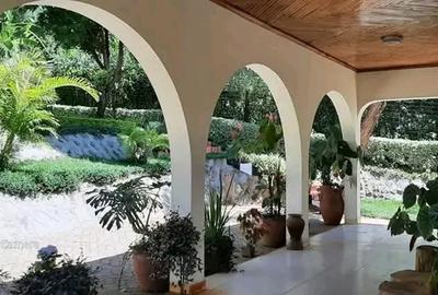 5 Bed House with En Suite at Nyari