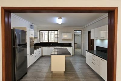 4 Bed Apartment with En Suite at General Mathenge - 4